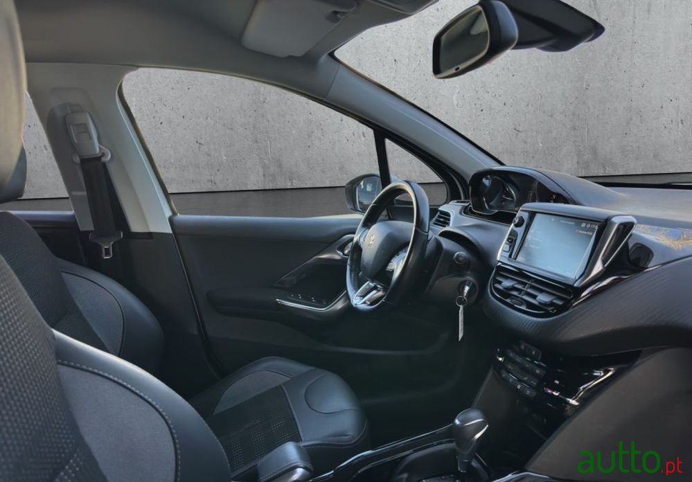 2019' Peugeot 2008 photo #6