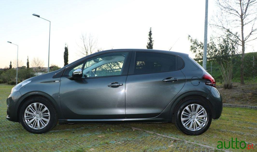 2017' Peugeot 208 photo #3