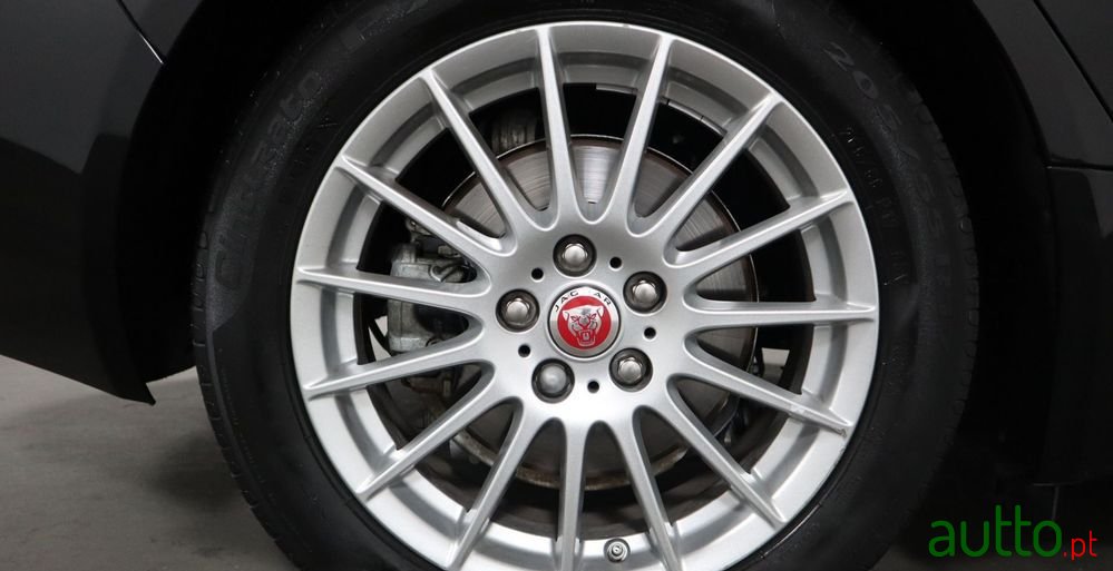 2018' Jaguar XE 2.0 D Prestige Aut. photo #6