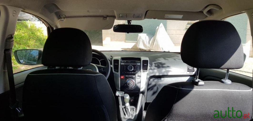 2010' Kia Venga photo #3