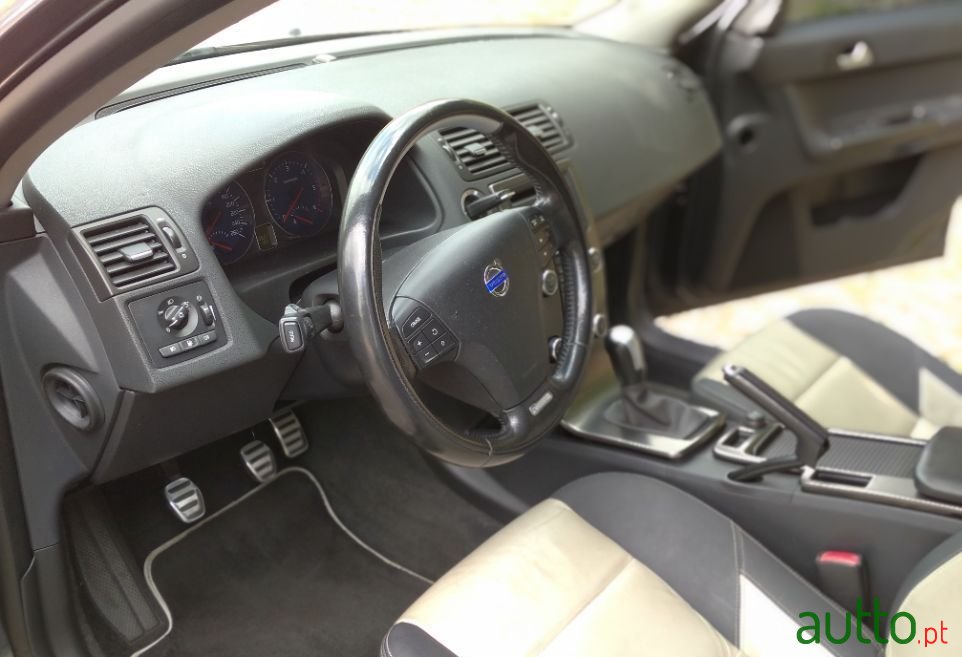 2011' Volvo V50 photo #5