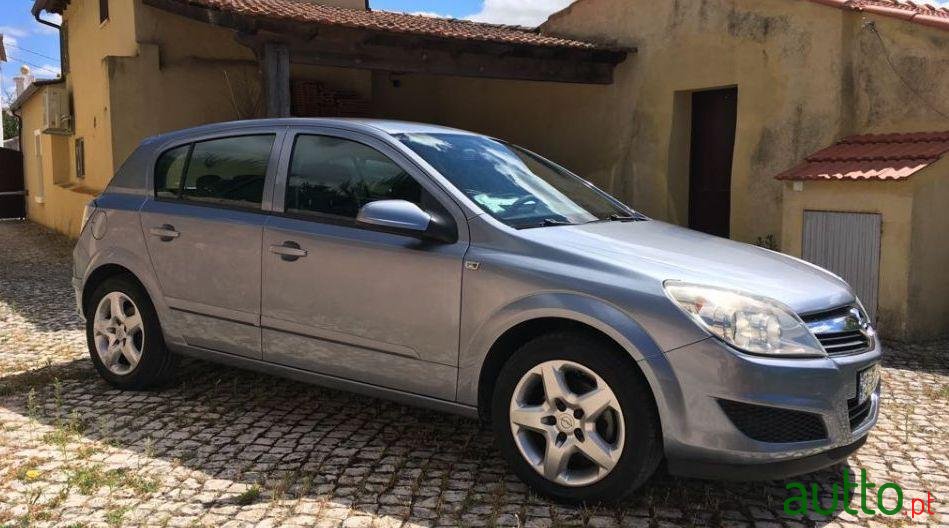 2007' Opel Astra 1.3 Cdti photo #2