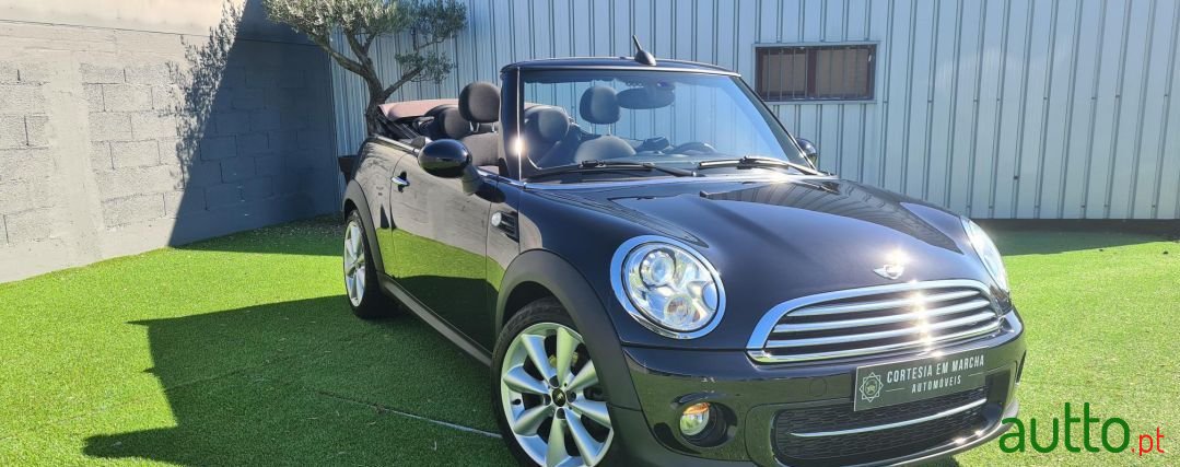 2013' MINI Cabrio D photo #2