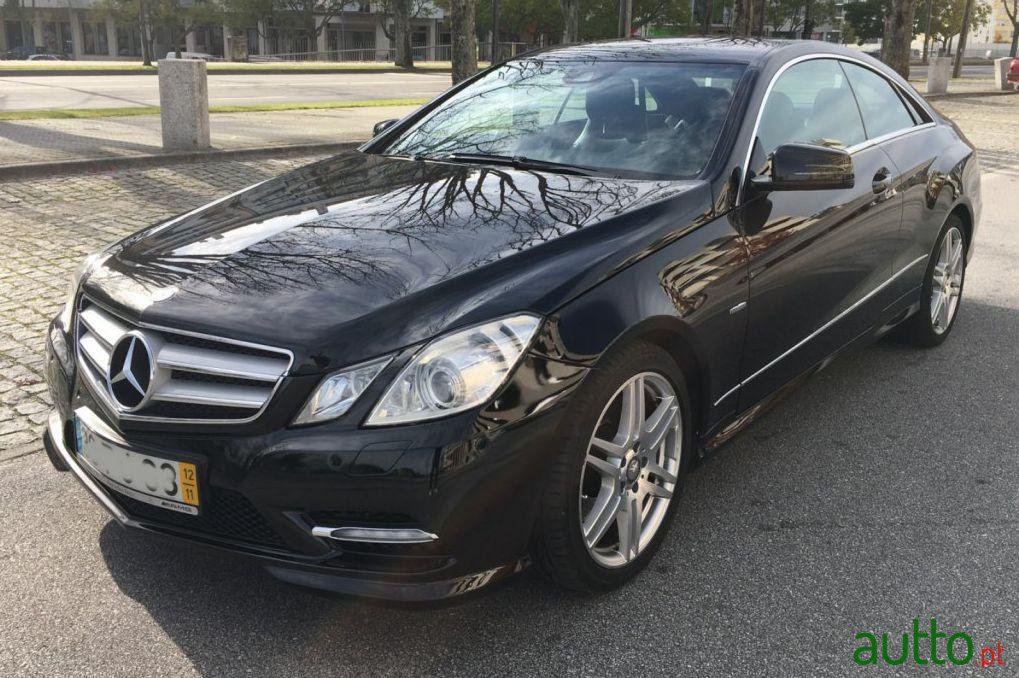 2012' Mercedes-Benz E 220 photo #2