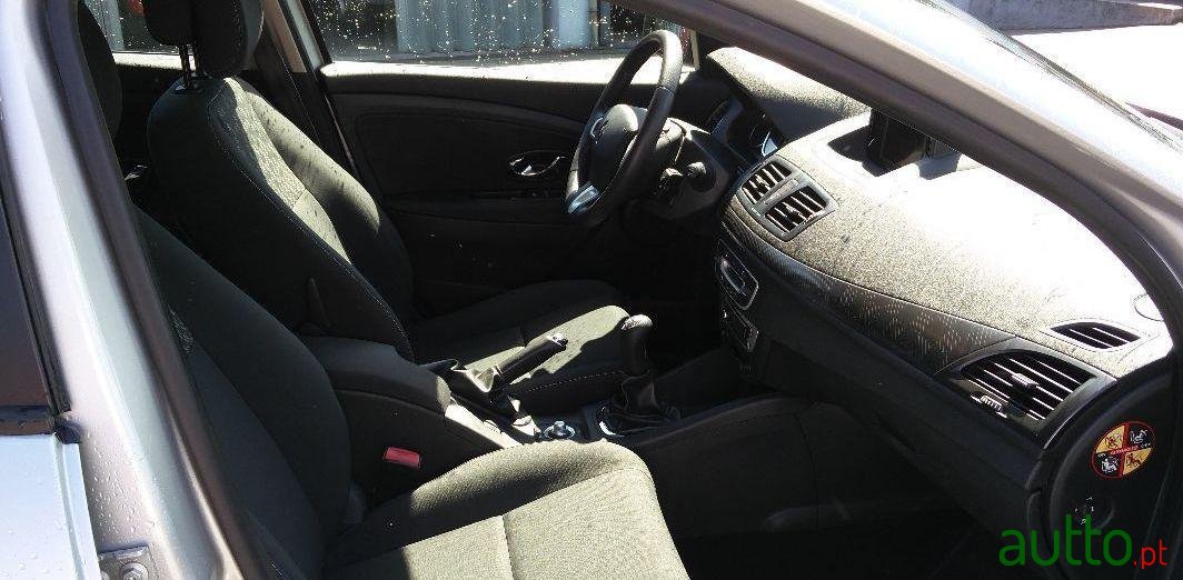 2012' Renault Megane Sport Tourer photo #2