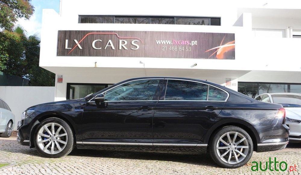 2019' Volkswagen Passat photo #4