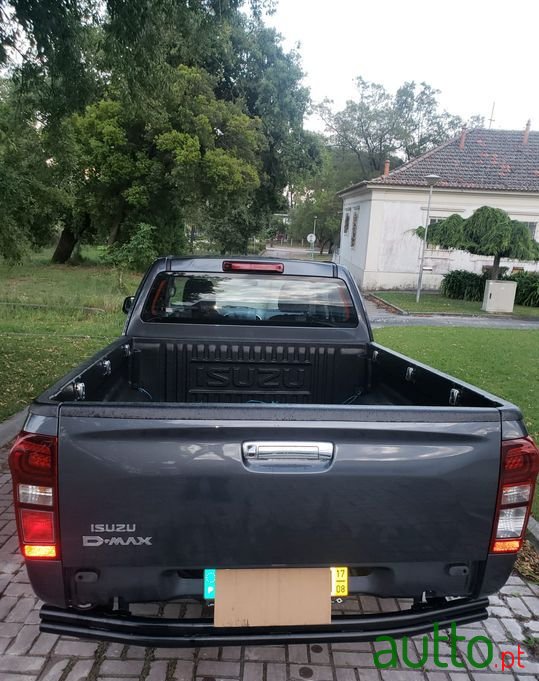 2017' Isuzu D-Max photo #5