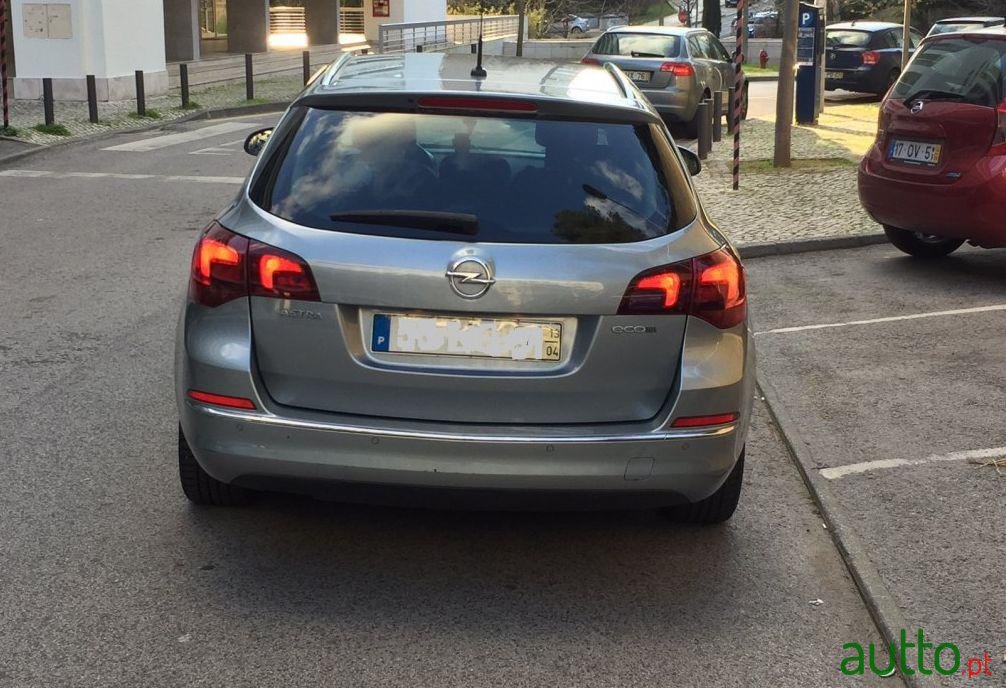 2013' Opel Astra 1.3 Cdti Cosmo S/S photo #1