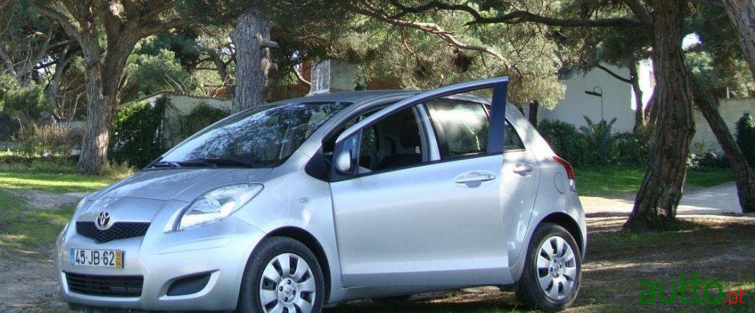 2010' Toyota Yaris photo #1