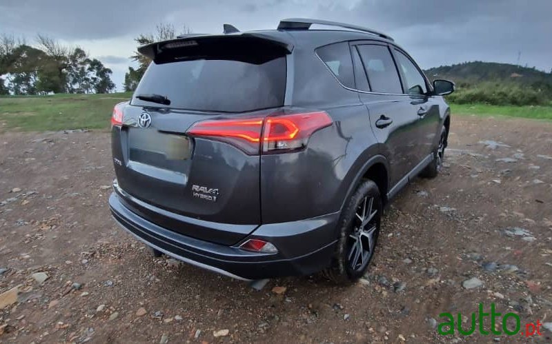 2017' Toyota RAV4 photo #3