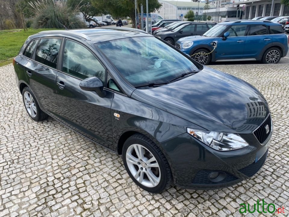 2010' SEAT Ibiza-St photo #5