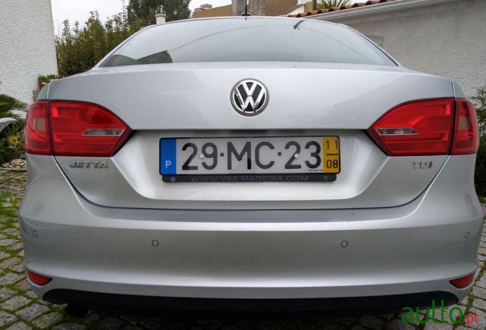 2011' Volkswagen Jetta photo #2