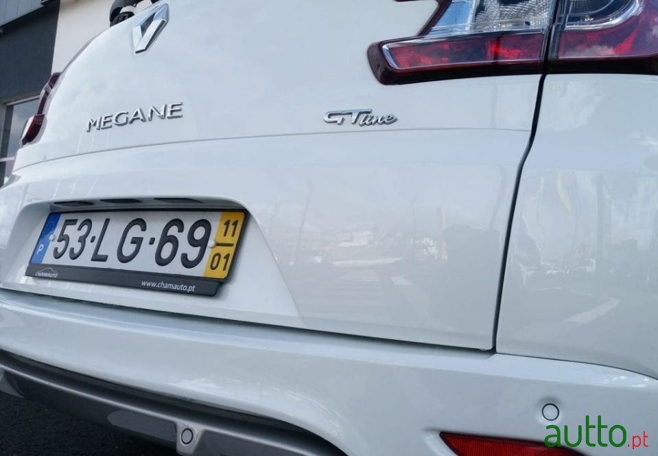 2011' Renault Megane Sport Tourer photo #3