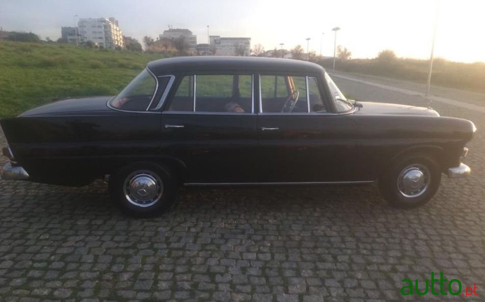 1967' Mercedes-Benz 200 photo #1