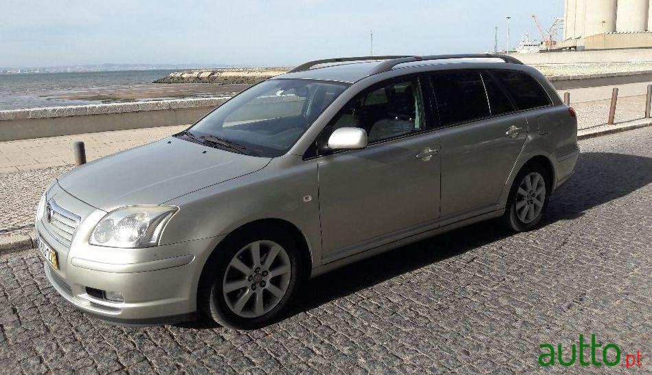 2005' Toyota Avensis Cdt 250L photo #1