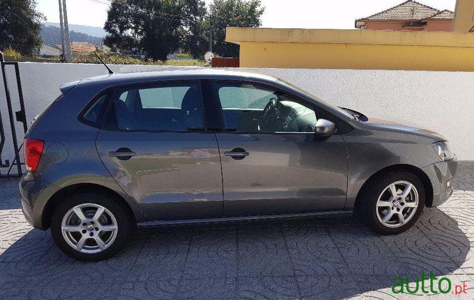 2010' Volkswagen Polo photo #2