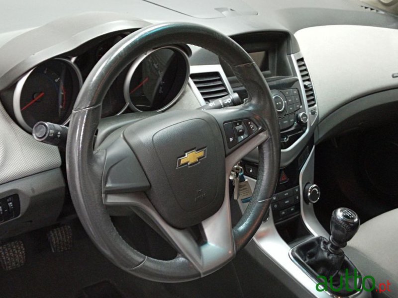 2011' Chevrolet Cruze photo #6