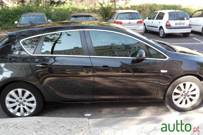 2012' Opel Astra Cosmo photo #1