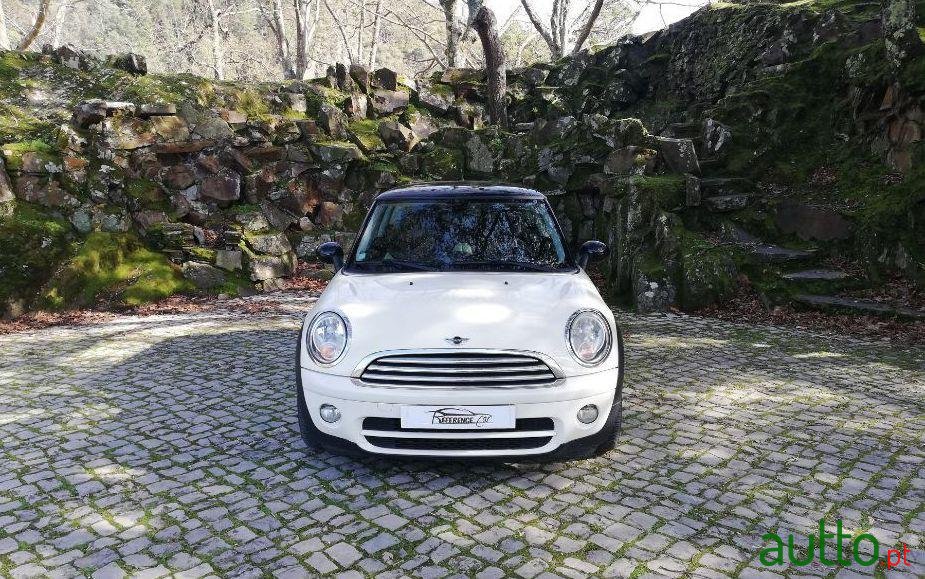 2009' MINI Cooper 1.6 D photo #2