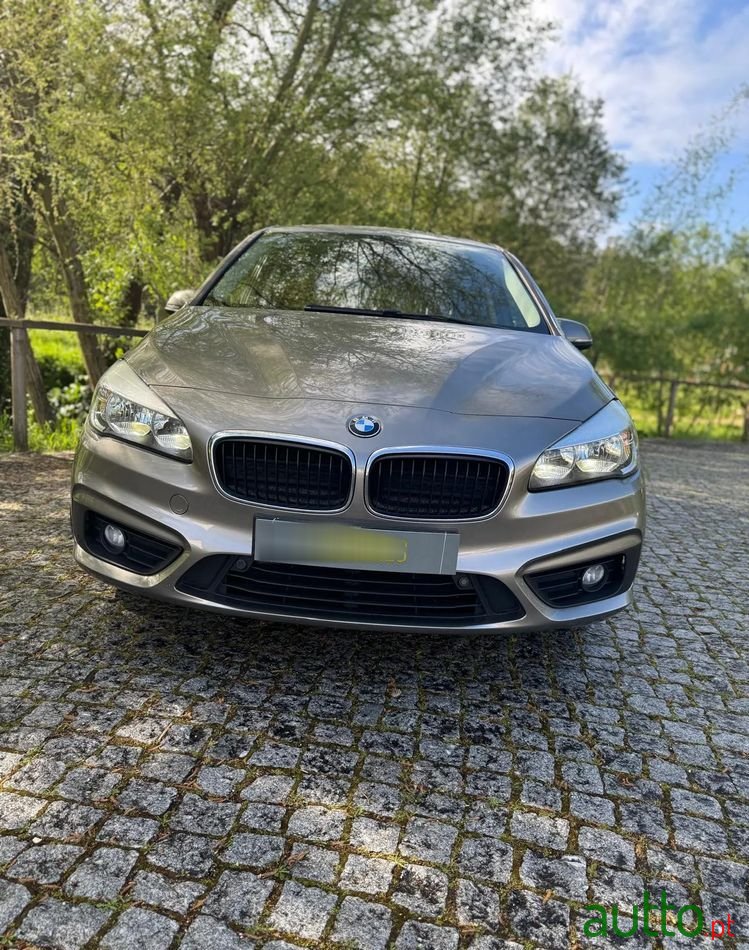 2016' BMW Série 2 D 7L Advantage photo #5