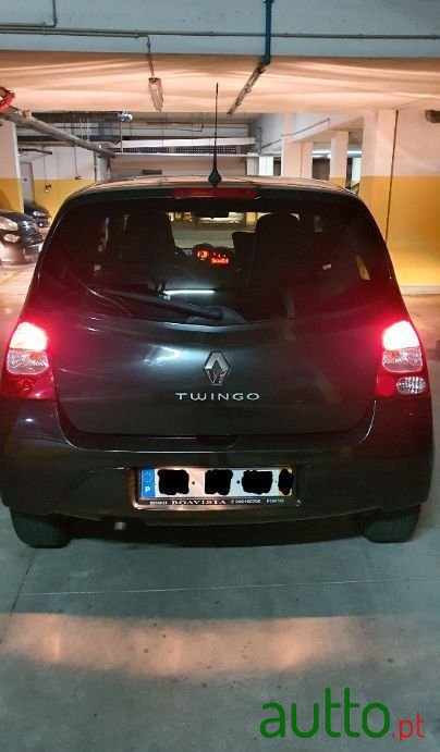 2010' Renault Twingo photo #2