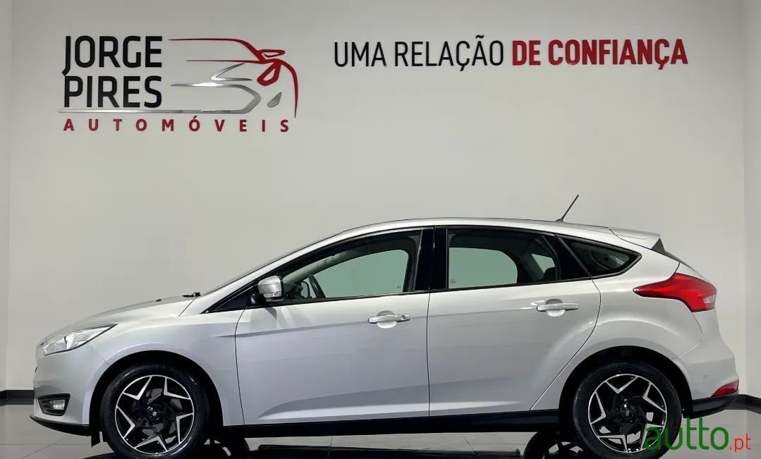 2017' Ford Focus photo #2