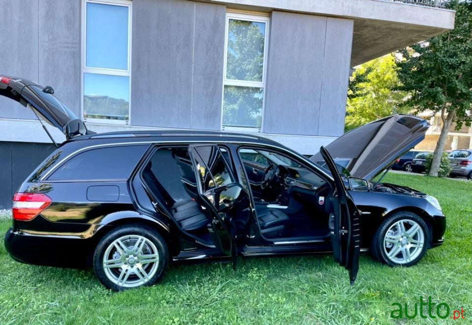 2010' Mercedes-Benz E-200 photo #6