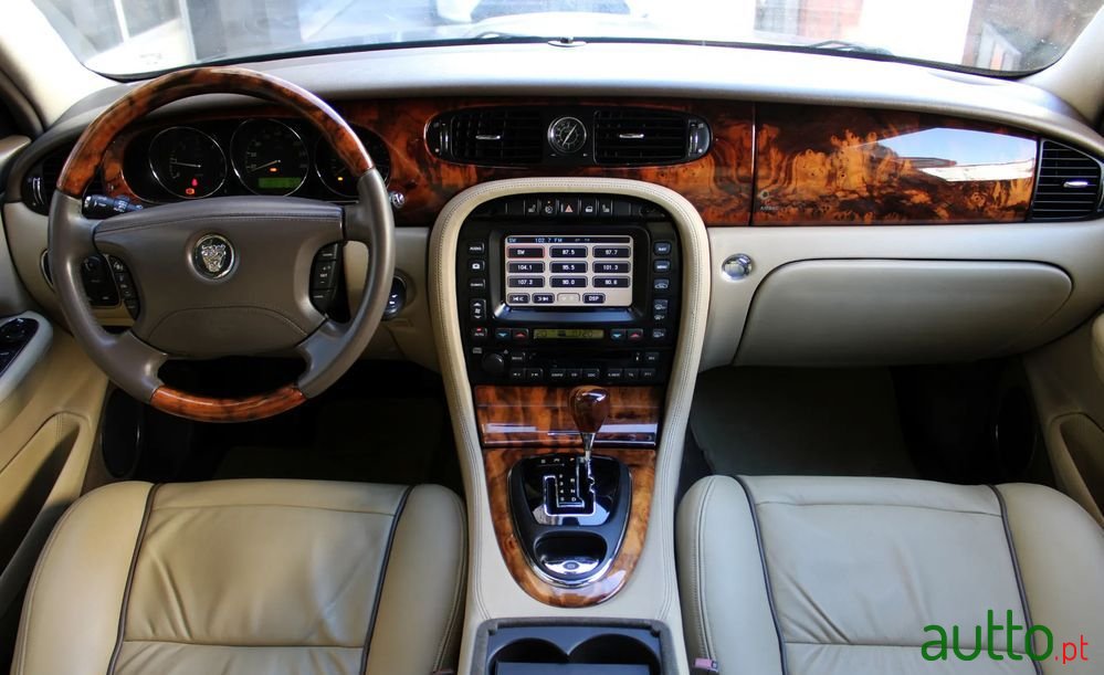 2007' Jaguar XJ photo #5