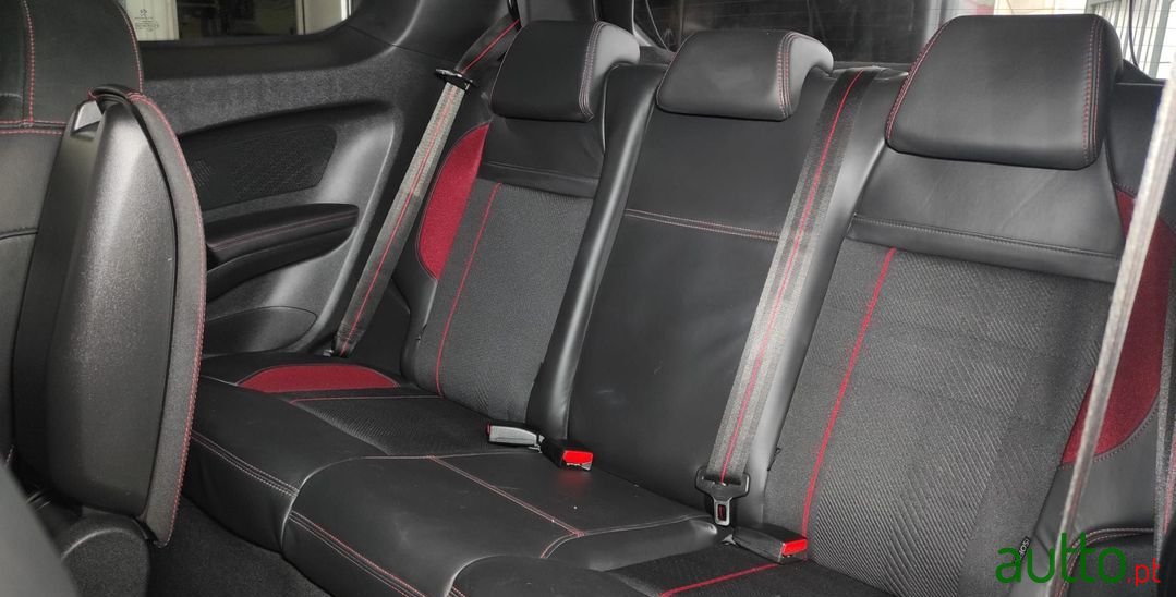 2014' Peugeot 208 photo #6