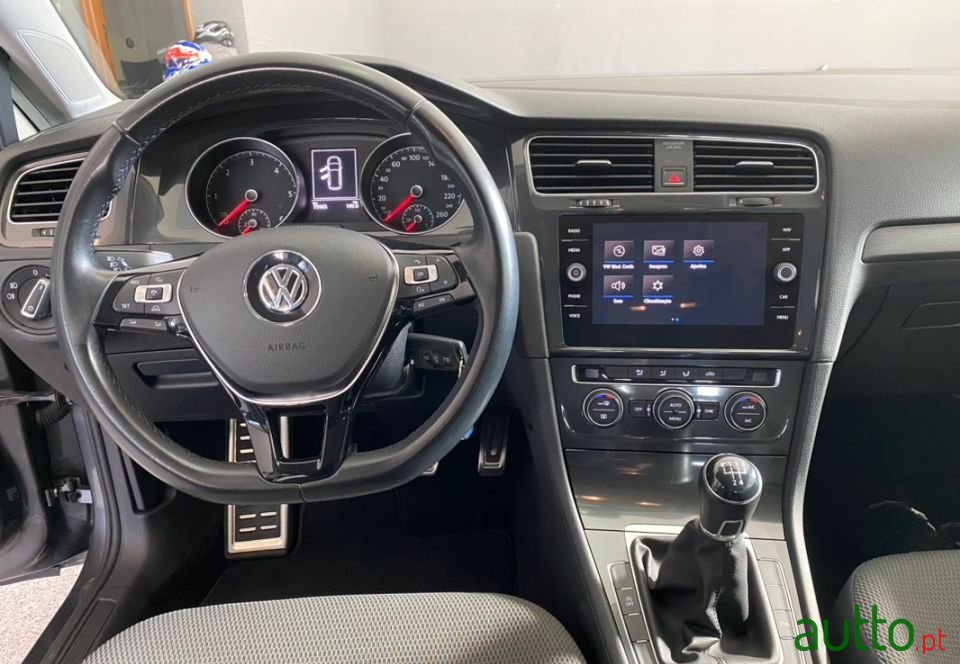 2018' Volkswagen Golf photo #6