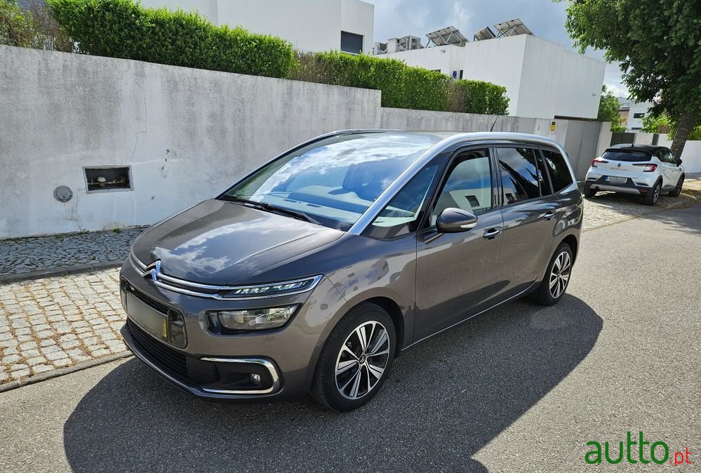 2017' Citroen C4 Grand Picasso photo #2