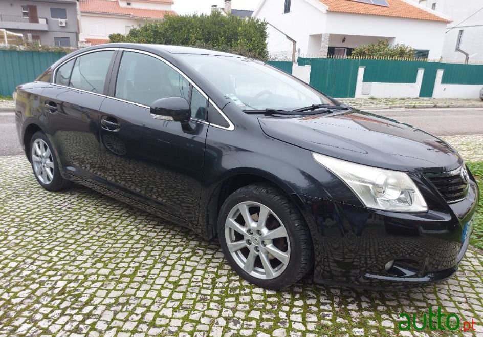 2010' Toyota Avensis photo #2