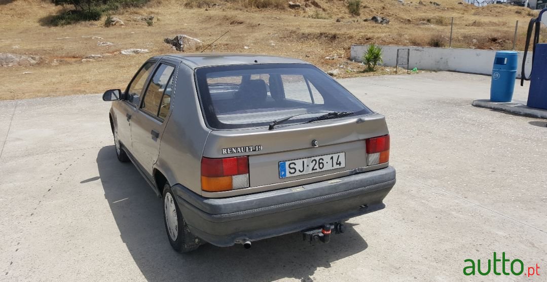 1989' Renault 19 photo #1
