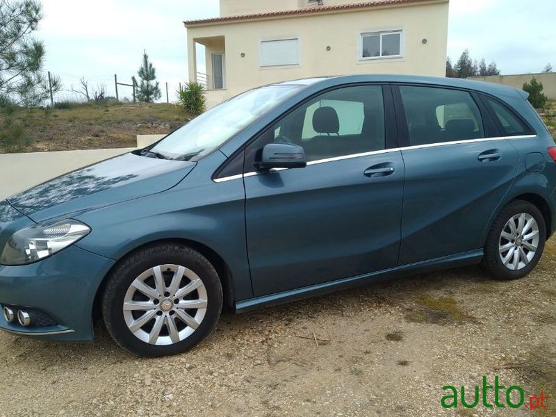 2013' Mercedes-Benz B-200 photo #3