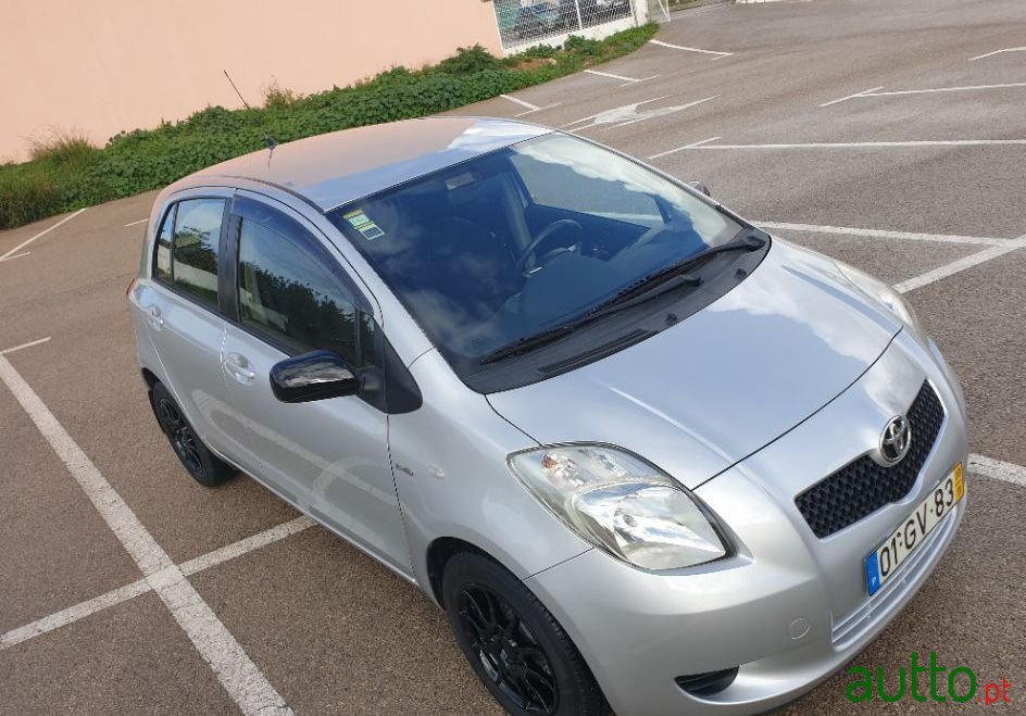 2008' Toyota Yaris photo #5