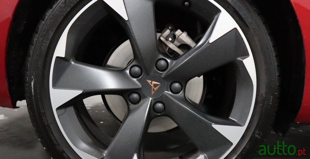 2023' Cupra Leon St 1.5 Etsi Mid Dsg photo #4