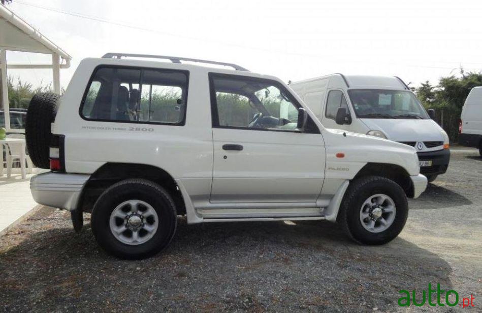 1998' Mitsubishi Pajero photo #2