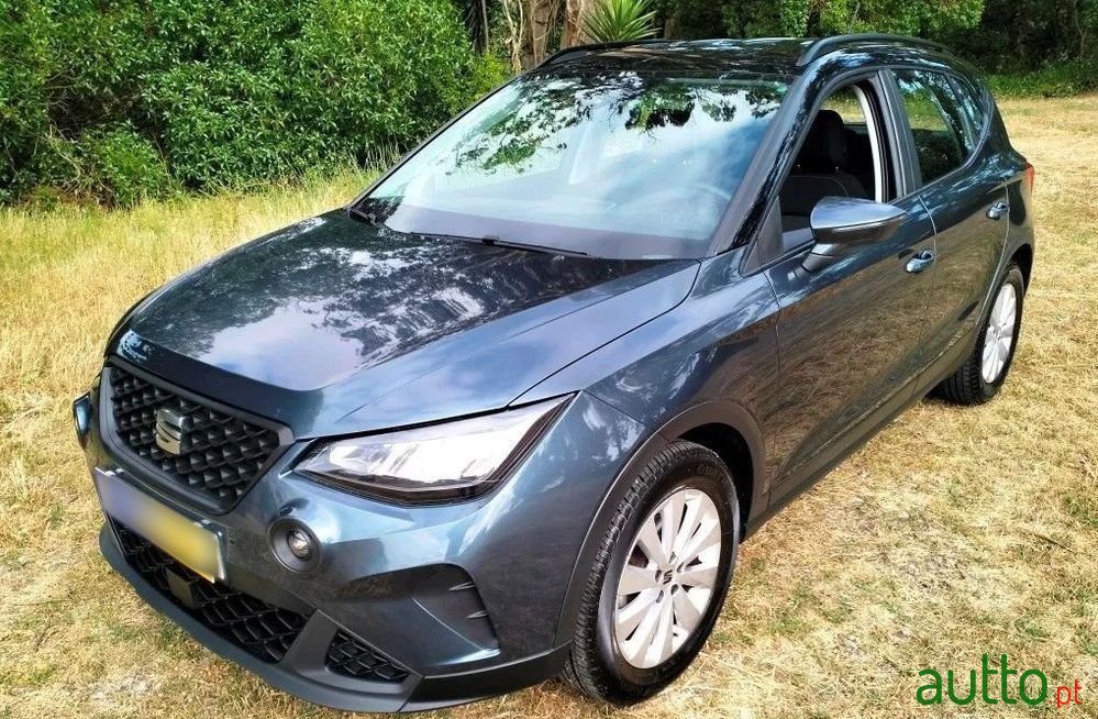 2023' SEAT Arona 1.0 Tsi Style photo #1