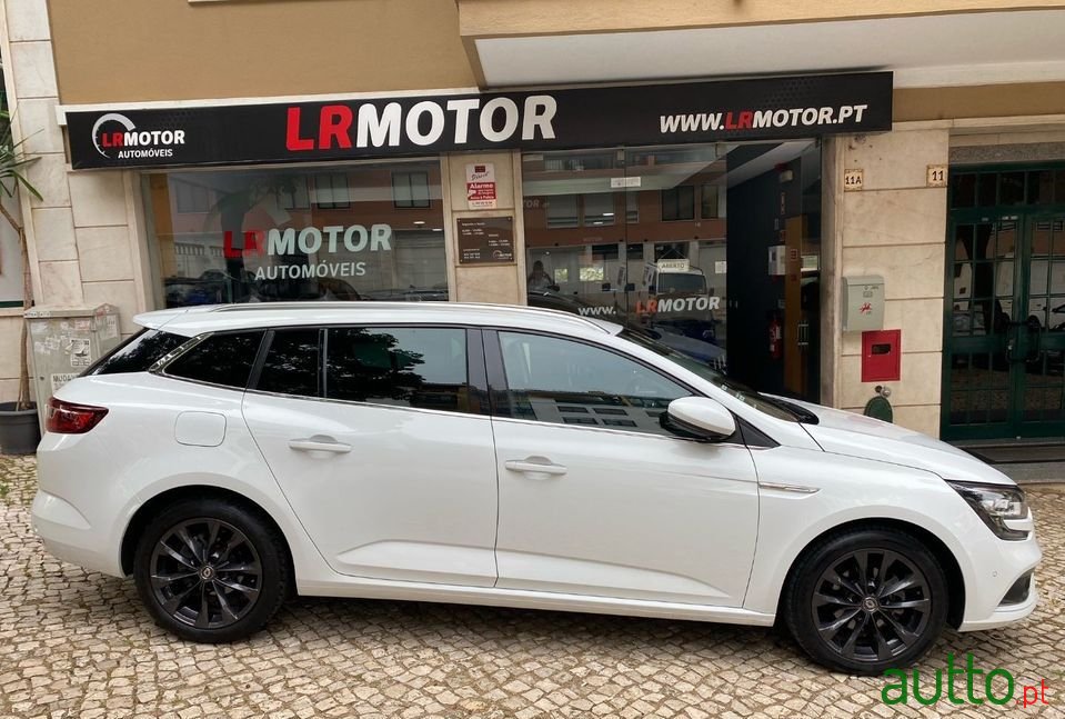 2018' Renault Megane Sport Tourer photo #1