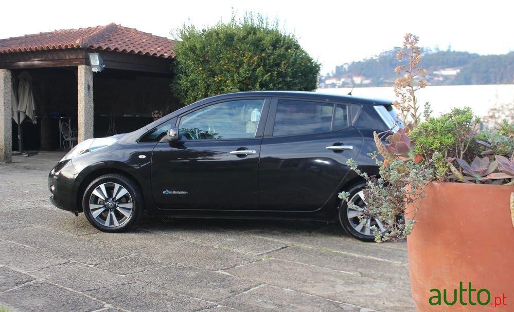 2016' Nissan Leaf Black Edition photo #2