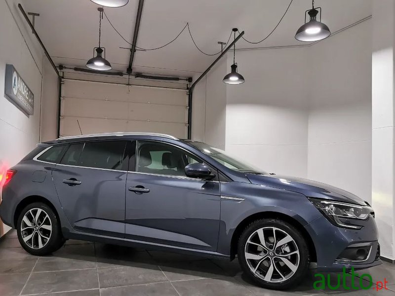 2017' Renault Megane Sport Tourer photo #3