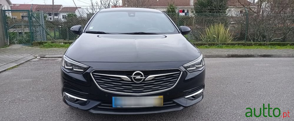 2019' Opel Insignia photo #2