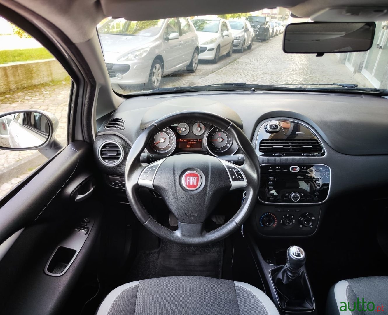 2012' Fiat Punto Evo photo #6