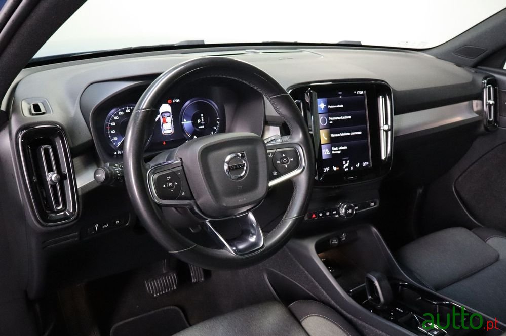 2022' Volvo Xc 40 photo #5