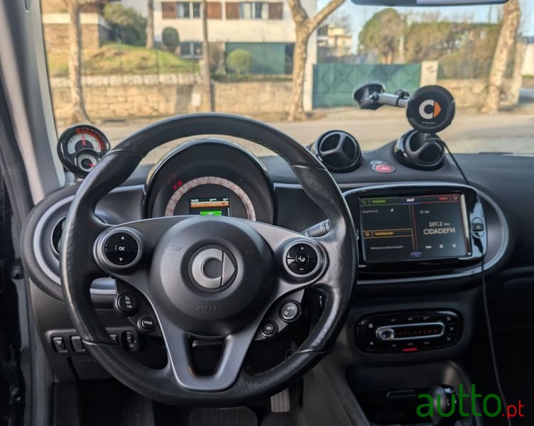 2020' Smart Fortwo Eq Passion photo #6