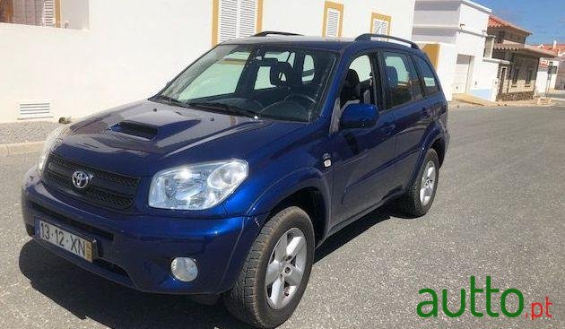 2004' Toyota RAV4 photo #1