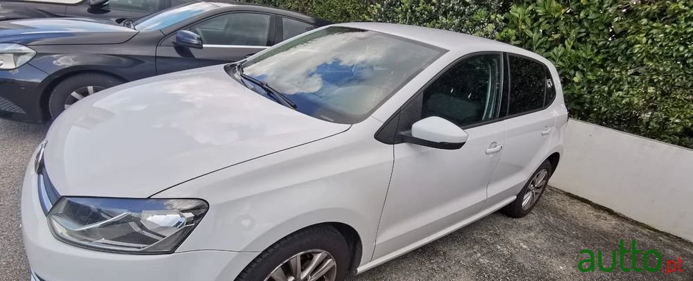 2014' Volkswagen Polo photo #2