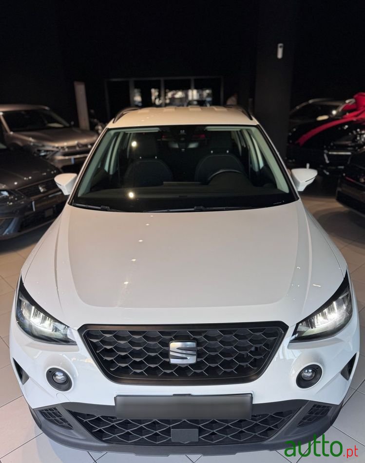 2023' SEAT Arona 1.0 Tsi Style photo #2