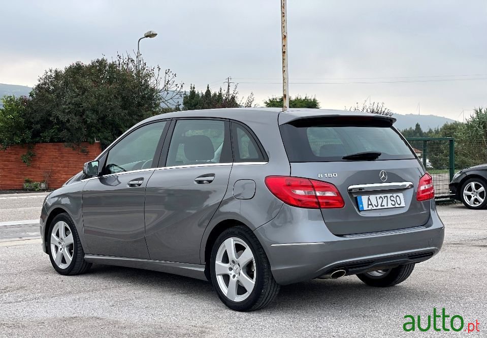 2012' Mercedes-Benz B-180 photo #5