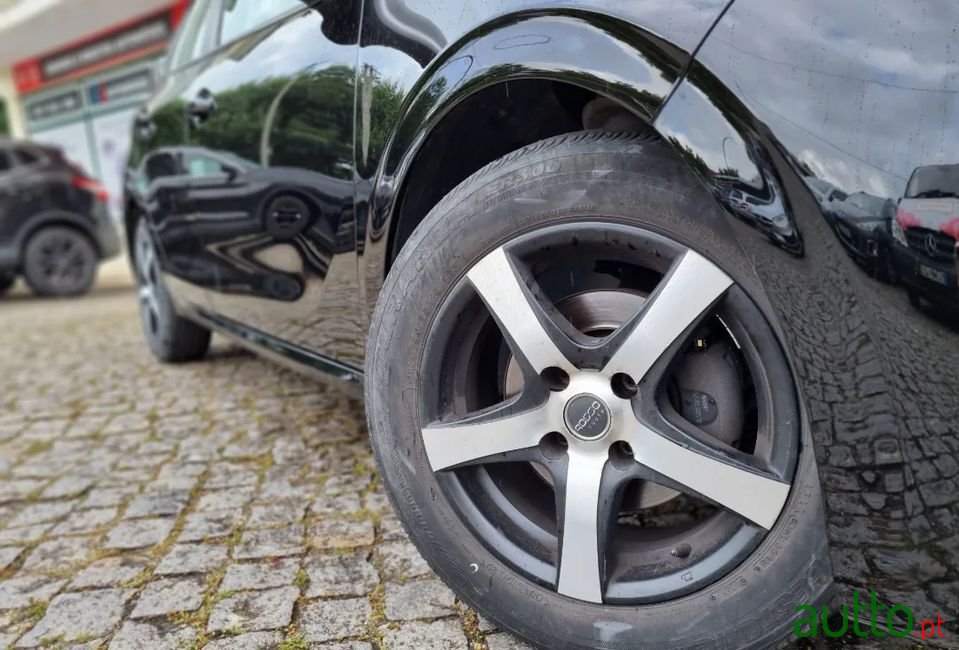 2013' Peugeot 208 photo #6